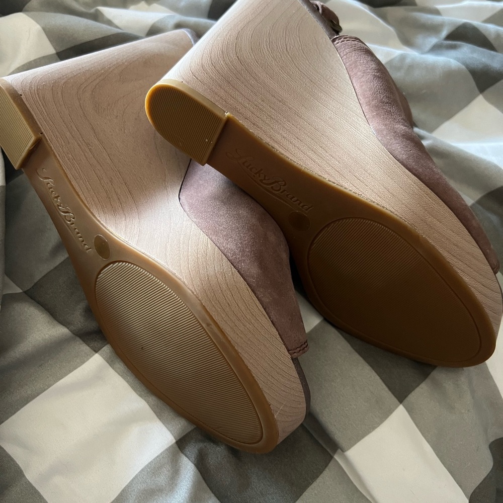 Lucky Brand Peep toe Sandal - Picture 2 of 3